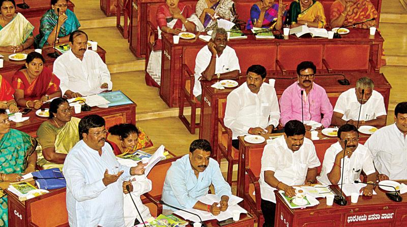 BBMP Opposition Leader Padmanabha Reddy addressing the council during the BBMP Council meeting in Bangalore on Tuesday. (Photo: DC)