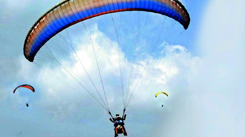 Manali: 24 year old dies in paragliding accident as pilot loses control
