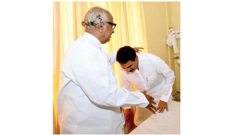 Mangaluru: Nalin Kumar Kateel seeks Poojaryâ€™s blessings!