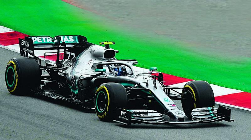 Valtteri Bottas edges Lewis Hamilton for pole
