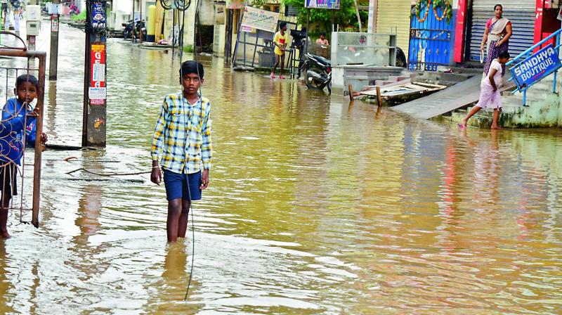 Hyderabad: Rain halts, but no end to peopleâ€™s sufferings
