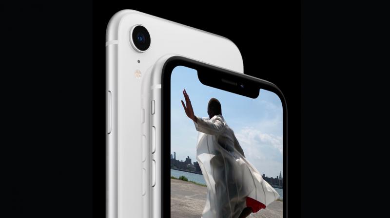 â€¢	The iPhone XS Max has a 12-megapixel dual-lens camera. This consists of a wide angle lens and 2x telephoto lens.