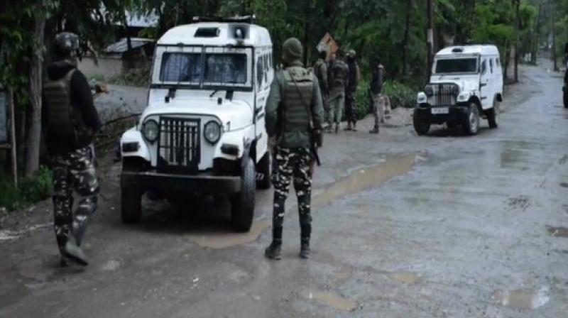 Terrorists attacks Army convoy with IED blast in J&K\s Pulwama