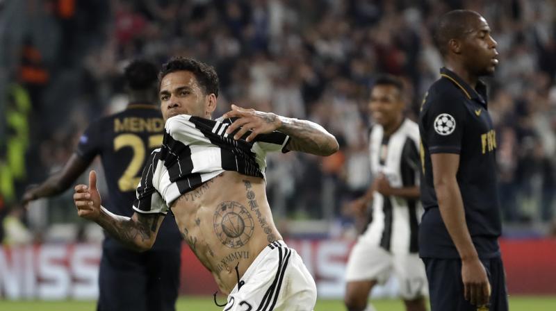 Dani Alvess 25-yard strike followed Mario Mandzukics opener for Juventus, as any semblance of a contest was snuffed out by half-time. (Photo: AP)