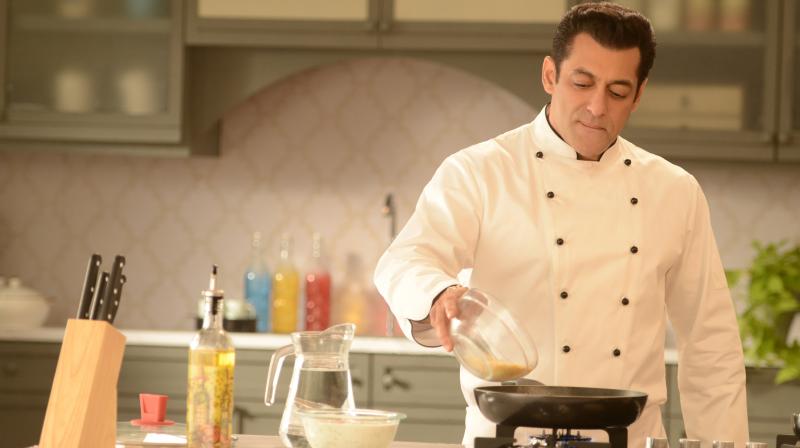 Salman Khan turns chef, gives â€˜Tedha tadkaâ€™ to Bigg Boss season 13
