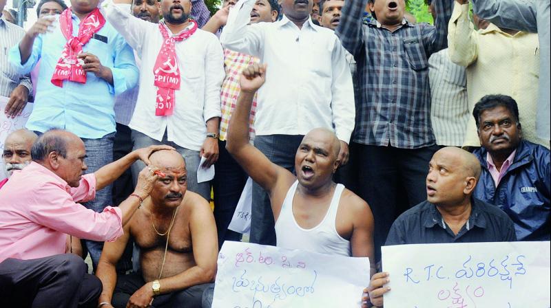Hyderabad: 10 protesters tonsure heads