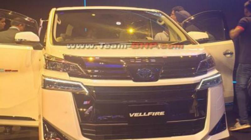 Toyota Vellfire Luxury MPV spotted; is It coming to India?