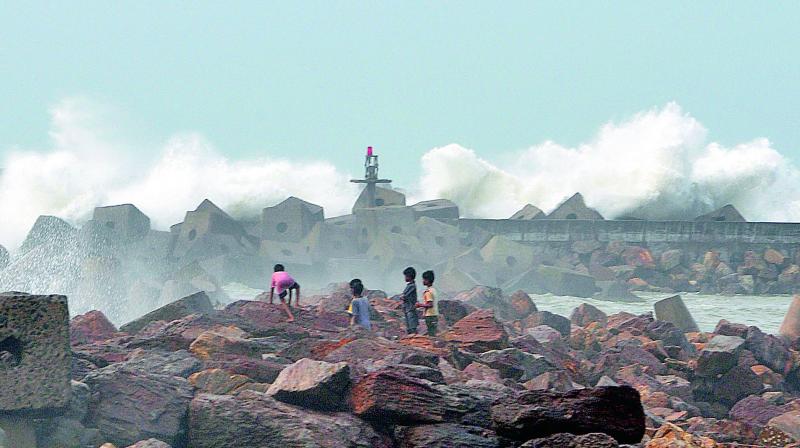 Cyclone Fani 360 km from Andhra Pradesh coast, landfall in Odisha