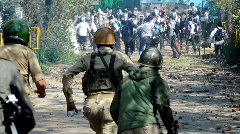 Students clash with security forces in Kashmir. (Photo: DC)