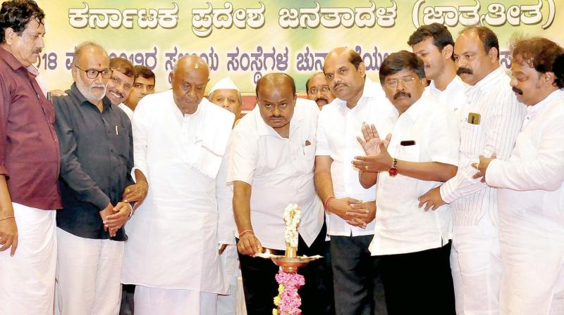 I will rise from the dust: H D Deve Gowda