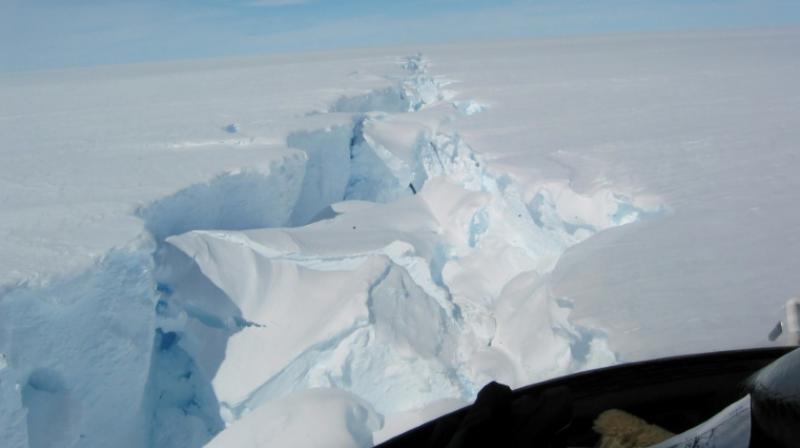 Glacier split in Antarctica not due to climate change