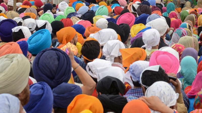 Times Square overloads with Sikh culture as thousands tie turban on \Turban Day\