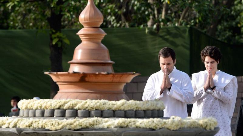 Congress president Rahul Gandhi and his sister Priyanka Gandhi Vadra paid tribute to former PM Rajiv Gandhi at his memorial in Delhi. (Photo: Twitter/@INCIndia)