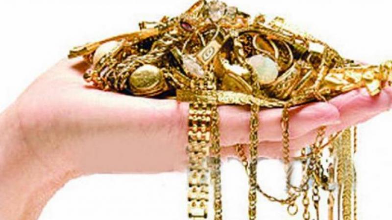 Gold rises for 2nd day, surges Rs 150 per 10 gm