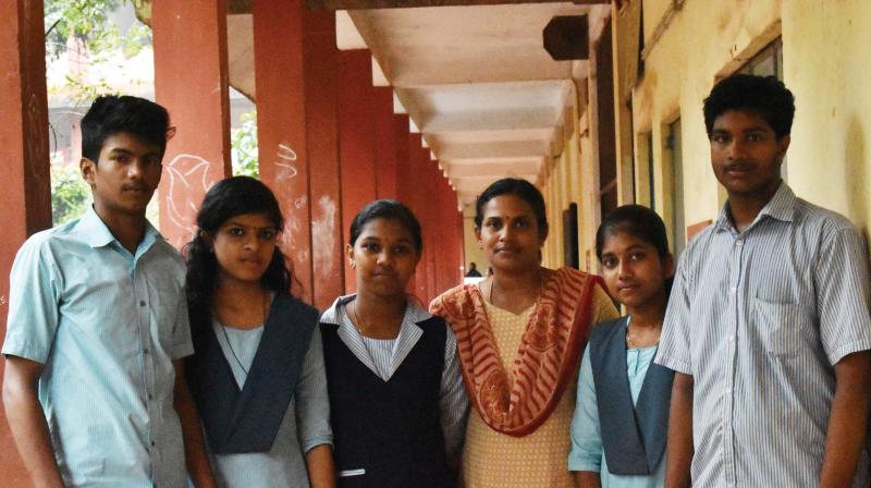 The project team of HSS Kokkallur with their teacher Sindhu E.S