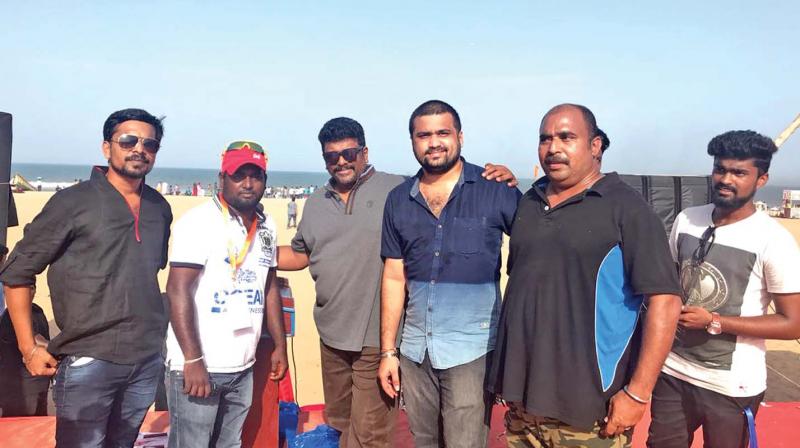 Parthiban with Kuppatthu Raja team at ocean awareness.