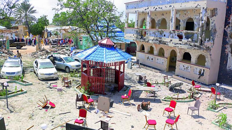 26 killed in suicide/gun attack at Somalian hotel