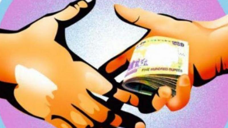 Nellore: Gang tries to bribe wife to withdraw her complaint