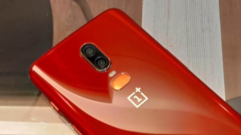 The combination of a radiant glossy red paint and gold accents make the OnePlus 6 Red garner immense attention while out in the wild.