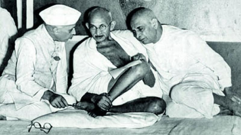 Mahatama Gandhi, Pt. Jawaharlal Nehru and Patel interact.