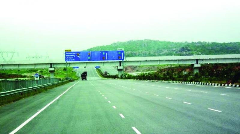 As per the agreement, the toll agency, Eagle Infra India Limited, has to clear traffic at toll plazas without collecting any fee if more than 20 vehicles are made to wait.
