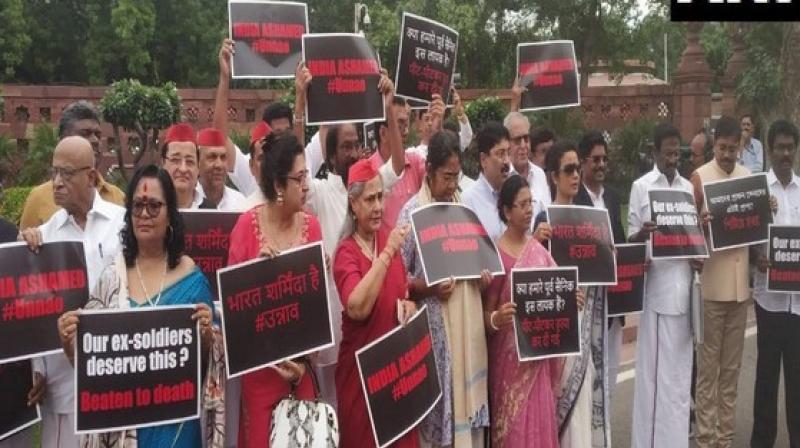 TMC, SP MPs protest in Parliament complex against Unnao rape survivor accident