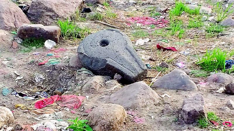The stone pillers and Lingams found in the dried up river bed.
