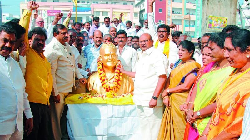 TD leaders paying tributes to former Chief Minister NTR