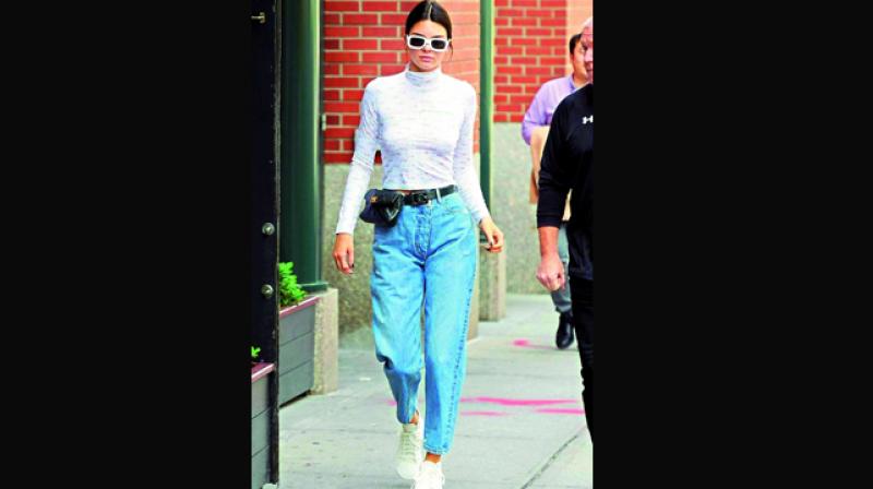 Kendall Jenner stuns in Mommy Jeans. Doesnt she?
