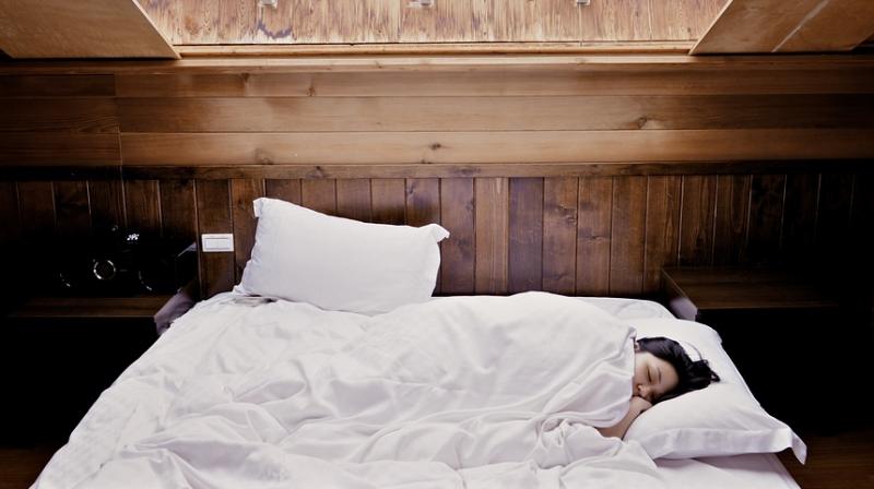 Regular bedtime improves sleep quality. (Photo: Pixabay)