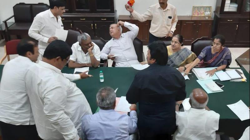Congress-JD(S) combo in Karnataka in turmoil as 11 MLAs resign