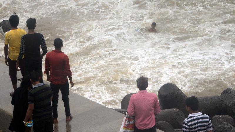 Mumbai: Boy drowns at Marine Drive during high tide; search operation underway