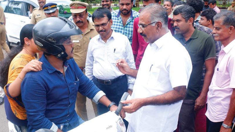 Transport min leads drive against traffic violations in Kozhikode