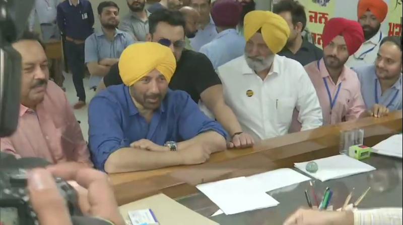 BJP\s Sunny Deol files his nomination from Gurdaspur, brother accompanies him