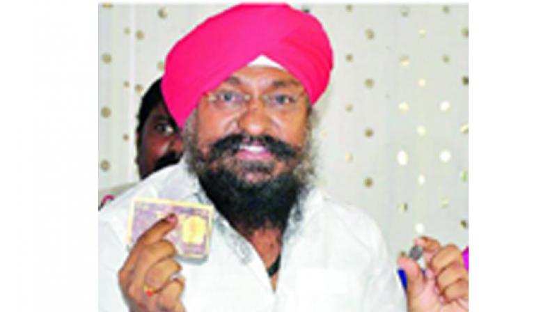 Mayor Ravinder Singh at a press meet informs that the Karimnagar civic body will cremate the dead for Rs 1 on Monday.