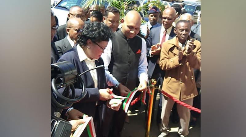 Indian envoy to Madagascar unveils commemorative plaque of Mahatma Gandhi road