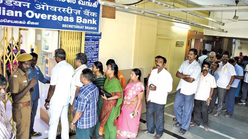Employees of Secretariat on Wednesday take out their salary at Indian Overseas Bank. (Photo: DC)