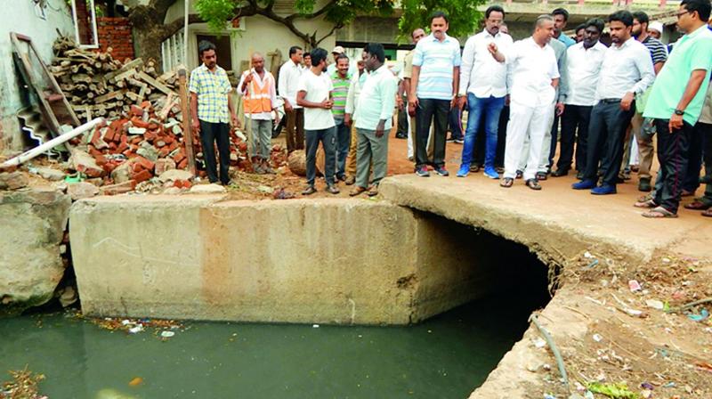Expedite drain works, VMC told