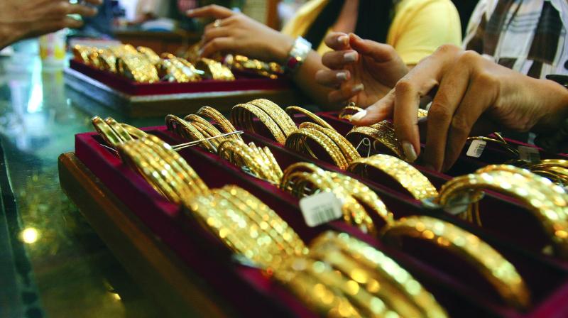 Gold touches Rs 40,000/10gm