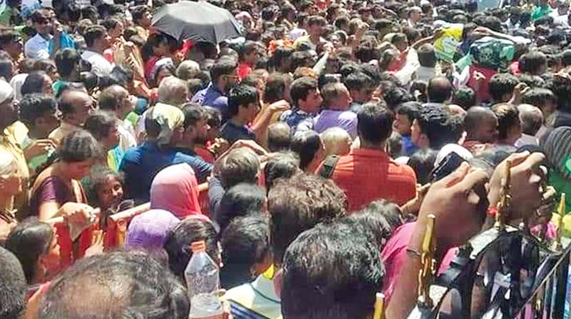 Massive crowd for Athi Varadar darshan