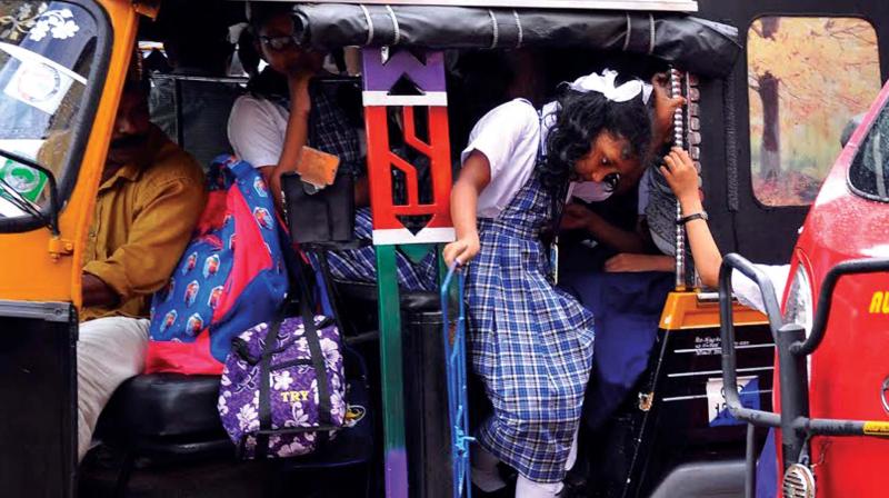 Crowded vans put young lives at risk in Kozhikode - Deccan Chronicle