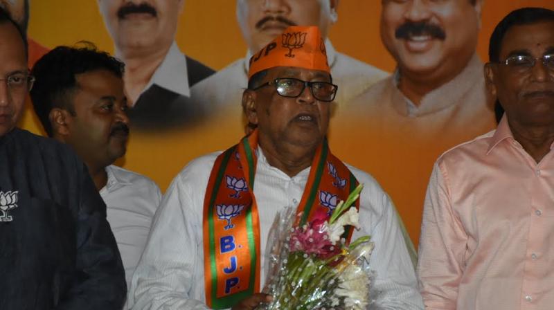 Former minister Arjun Sethi quits BJD, joins BJP
