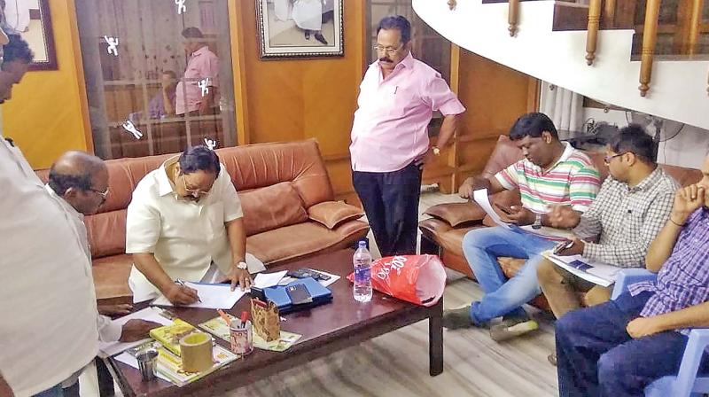 Taxmen raid DMK leader Durai Muruganâ€™s premises in Tamil Nadu