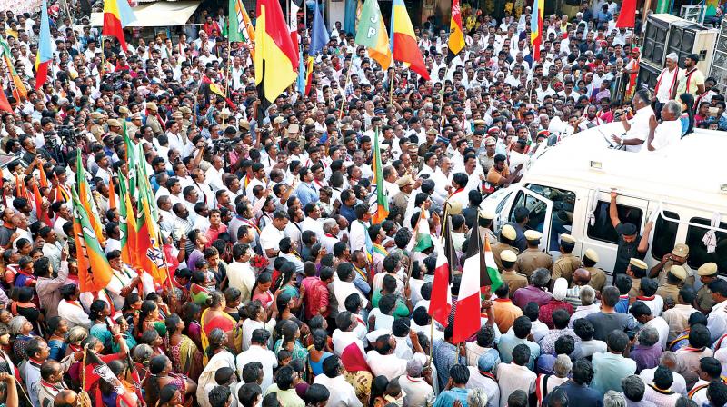O Panneerselvam slams DMK on Tamils issue
