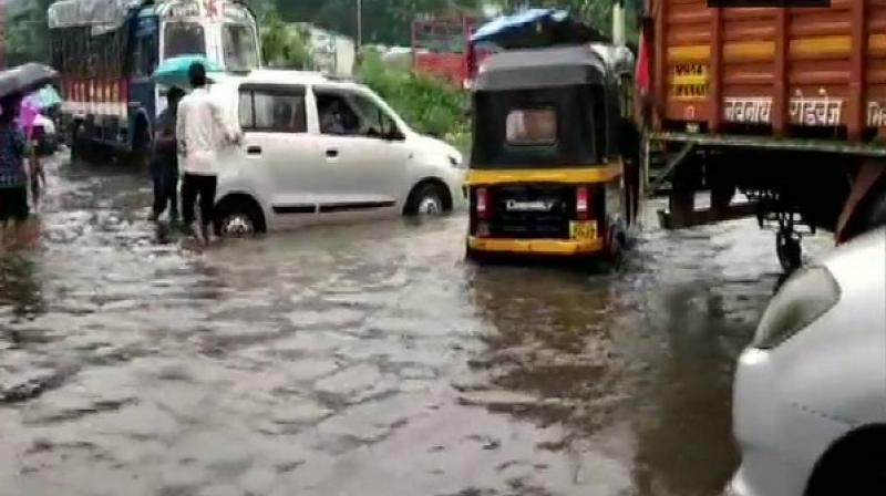 Heavy rains continue to lash Mumbai, high tide likely