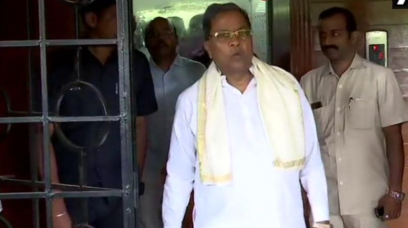 Karnataka crisis: Congress, BJP hold meets, both confident of forming govt