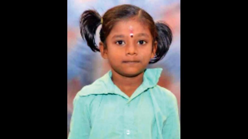 Vellore girl falls from Auto, dies