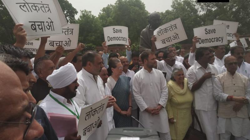 Sonia Gandhi, Rahul, other leaders protest in Parl complex over K\taka, Goa crisis