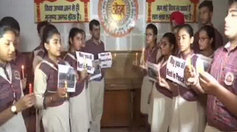 Students pay tribute to victims of Surat fire in Amritsar