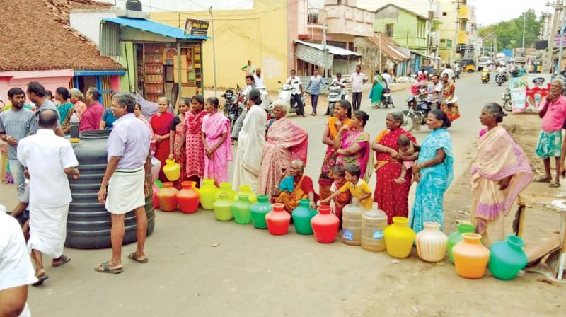 Chennai:Residents stage empty pot stir for water
